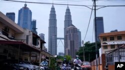 ကိုရိုနာဗိုင်းရပ်စ် ပျံ့နှံ့မှု တားဆီးနိုင်ရေး အသွားအလာ ကန့်သတ်ထားသည့် မလေးရှားနိုင်ငံ ကွာလာလမ်ပူမြို့တွင်းတနေရာ မြင်ကွင်း။ (ဧပြီ ၁၄၊ ၂၀၂၀)