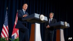 El secretario de exterior del Reino Unido, David Cameron, y el secretario de Estado de EEUU, Antony Blinken, hablan en una conferencia de prensa en Washington, DC, el 9 de abril de 2024.