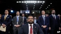 Keš Patel, koga je predsednik Donald Tramp nominovao za direktora FBI-a, stiže na pretres za potvrđivanje pred senatskim odborom za pravosuđe, Vašington, 30. januar, 2025.(Foto: AP/Ben Curtis)