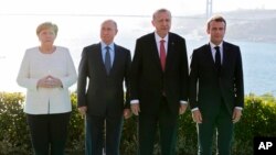 Kutoka (L) Angela Merkel, Vladmir Putin, Recep Tayyip Erdogan na Emmanuel Macron
