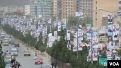 Afg'oniston ko'chalarini to'ldirgan nomzodlar plakatlari