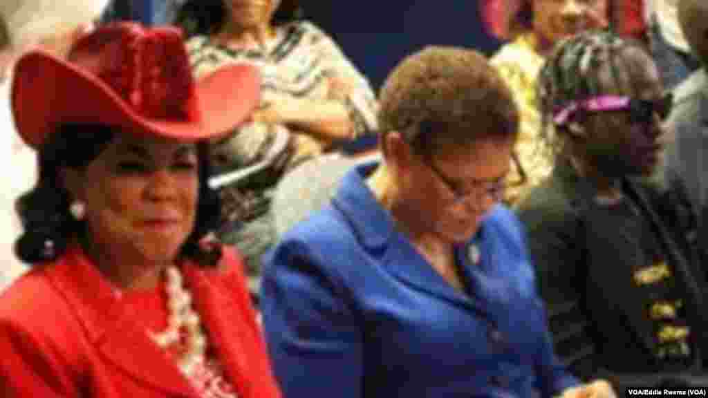 Rep. Federica Wilson, Rep Karen Bass, da daliban Chibok 'Patience".