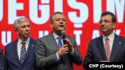 İstanbul Büyükşehir Belediye Başkanı Ekrem İmamoğlu, Ankara Büyükşehir Belediye Başkanı Mansur Yavaş ve CHP Genel Başkanı Özgür Özel