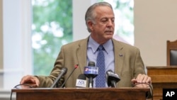 El gobernador de Nevada, Joe Lombardo, interviene en la Asamblea estatal en Carson City, Nevada, el 30 de mayo de 2023.