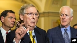 Archivo - Líder de la mayoría en el Senado, Mitch McConnel, principal impulsor de la ayuda propuesta por el gobierno del Presidente Donald Trump.