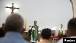 FOTO DE ARCHIVO: El cardenal católico romano Leopoldo Brenes dirige una misa para los feligreses en la Catedral Metropolitana de Managua, Nicaragua, el 21 de agosto de 2022. REUTERS/Maynor Valenzuela/Foto de archivo