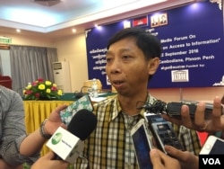 រូបឯកសារ៖ លោក ប៉ា ងួនទៀង នាយក​ប្រតិបត្តិ​មជ្ឈមណ្ឌល​កម្ពុជា​ដើម្បី​ប្រព័ន្ធ​ផ្សព្វផ្សាយ​ឯករាជ្យ​និយាយ​ជាមួយ VOA បន្ទាប់ពី​ការពិភាក្សា​លើ​សេចក្តី​ព្រាង​ច្បាប់​ស្តីពី​សិទ្ធិ​ទទួល​បាន​ព័ត៌មាន​នៅថ្ងៃ​ទី២២ ខែកញ្ញា ឆ្នាំ២០១៦។ (កាន់ វិច្ឆិកា/VOA)