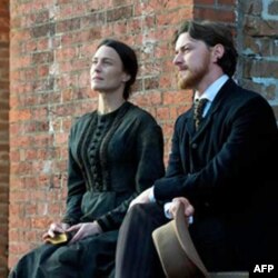 Robin Rayt bosh qahramon Meri Surratt, Jeyms Makavoy esa uning advokati Frederik Ayken obrazida.