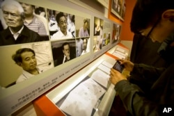 在中共十九大之前，在北京的《砥砺奋进的五年》大型成就展里，展示了被查处的腐败高官的照片，还说这排除了政治隐患。 其中有周永康，薄熙来、郭伯雄、徐才厚、孙政才和令计划（2017年9月28日）。