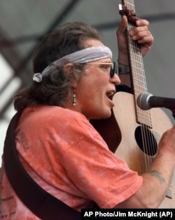 FILE: Country Joe McDonald performing on Sunday Aug. 15, 1999 at the site of the first Woodstock. (AP Photo/Jim McKnight)
