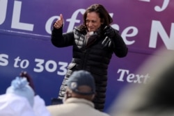 Kamala Harris, calon wakil presiden AS dari Partai Demokrat, saat berkampanye di Pennsylvania sehari sebelum Hari Pemilihan di Pittston, 2 November 2020. (Foto: Reuters)