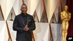 Mahershala Ali arrives at the Oscars on Sunday, Feb. 26, 2017, at the Dolby Theatre in Los Angeles. (Photo by Jordan Strauss/Invision/AP)