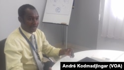 Malloumi Moustapha Abakar, chargé de communication et relation publique de Tigo, N'Djamena, le 31 mars 2019. (VOA/André Kodmadjingar)