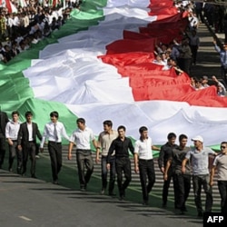 9-sentabr kuni, Mustaqillik bayramida yoshlar uzunligi 2011 metrlik, og'irligi 860 kilogramga teng bayroq ko'tarib chiqdi