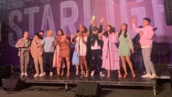 Armaya Doremi saat tampil menyanyi bersama teman-teman di AS (dok: Armaya Doremi)