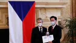 Czech Senate speaker Milos Vystrcil gives Taiwan Foreign Minister Joseph Wu the Silver Commemorative Medal of the Senate of the Parliament of the Czech Republic, in Prague, Czech Republic, Oct. 27, 2021.