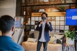 Elzi Muhammad memberikan presentasi proposal bisnis di Boston pada Oktober 2021.