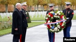 Džon Keli i Džozef Danford na Američkom groblju