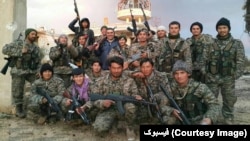 شماری از جنگجویان افغان در یکی از جبهات جنگ در سوریه