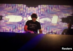 Goldman Sachs CEO David Solomon performs at Schimanski night club in Brooklyn, New York, U.S., October 14, 2018. REUTERS/Trevor Hunnicutt