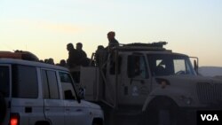 As night falls at the Hassan Sham camp, new families continue to arrive, escaping mortar and gunfire aimed at the Iraqi Army and the local populations under their protection in Iraqi Kurdistan, Dec. 7, 2016. (H.Murdock/VOA)