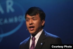 រូបឯកសារ៖ លោក ​អ៊ា សុផល​ ​សាស្ត្រាចារ្យ​នៃ​សាកល​វិទ្យាល័យ​ ​Occidental College​ ​នៃ​ទីក្រុង​ ​Los Angeles​ ​សហ​រដ្ឋ​អាមេរិក​