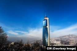 „Twist Tower“, sjedište preduzeća „Avaz-roto press“ nad kojim je Fahrudin Radončić zadržao pravo kontrole, iako ga je formalno prodao bivšoj supruzi.