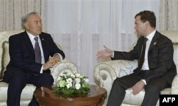 Nursulton Nazarboyev va Dmitriy Medvedev, 10-iyun 2010