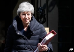 Britain's Prime Minister Theresa May leaves 10 Downing Street for the House of Commons for her weekly Prime Minister's questions in London, May 1, 2019.