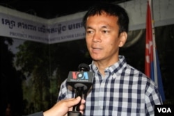 លោក សេក កុសល នាយក​អង្គការ​ IKARE នៅ​ក្នុង​បទសម្ភាសន៍​មួយ​នៅ​ក្នុង​សារមន្ទីរ​មរតក​ខ្មែរ​ក្នុង​ទី​ក្រុង​ Saint Paul រដ្ឋ​មីនីសូតា​ កាលពី​ថ្ងៃ​ទី​២៧ ​ខែ​ឧសភា ​ឆ្នាំ២០១៩។ (សាយ មុន្នី/VOA)