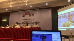 សន្និសីទ​សារព័ត៌មាន​ស្តីពី «កម្មការិនី កម្មករ និងតម្លៃទឹក» ធ្វើ​ឡើង​ក្នុងសណ្ឋាគារ Himawari ក្នុងរាជធានីភ្នំពេញ កាលពីថ្ងៃទី១ ខែតុលា ឆ្នាំ២០២១។ (មាស មល្លិកា/វីអូអេ)