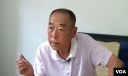 孙继龙接受林森采访（VOA视频截图）