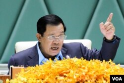 លោក​នាយក​រដ្ឋមន្រ្តី​ហ៊ុន សែន ថ្លែង​នៅ​ក្នុង​វេទិកា​ថ្នាក់ជាតិ​លើកទីមួយ​ស្ដី​អំពី​«​ការការពារ និង​អភិរក្ស​ធនធាន​ធម្មជាតិ​»​ នៅ​វិមា​ន​សន្តិភាព នៅ​ថ្ងៃ​ច័ន្ទ ទី​២២​ ខែ​សីហា ឆ្នាំ​២០១៦ នៅ​រាជធានីភ្នំពេញ។