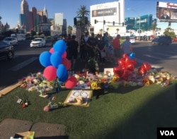 Tributo a las víctimas de la matanza en Las Vegas. Foto: Arturo Martínez, VOA. Oct. 4, 2017