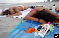 FILE - There are several sunscreen applications to choose from, sprays, dry oils, powders and even wipes. (AP File Photo/Mary Godleski)