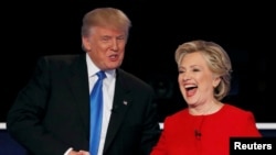 រូបឯកសារ៖ ប្រធានាធិបតី​ជាប់ឆ្នោត​លោក​ដូណាល់ ត្រាំ និង​លោកស្រីហ៊ីល ឡារីគ្លីនតុន។