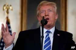 លោក​ប្រធានាធិបតី​សហរដ្ឋ​អាមេរិក ដូណាល់ ត្រាំ ថ្លែង​នៅ​ឯ​សេតវិមាន​នៅ​ថ្ងៃទី ១៥ ខែវិច្ឆិកា​ឆ្នាំ២០១៧ ក្នុង​រដ្ឋធានី​វ៉ាស៊ីនតោន។