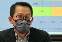 香港中文大学中国研究中心兼任讲师叶国豪表示，市民质疑特首林郑月娥处理多名高官疫情下出席百人生日派对双重标准，可能影响她争取连任 (美国之音/汤惠芸)