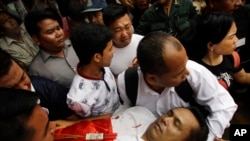 សពរបស់​លោក​កែម ឡី​ត្រូវ​បានបញ្ជូន​ទៅកាន់​វត្តក្តីចាស់ ដើម្បី​ធ្វើ​ពិធី​បុណ្យ​តាមបែបព្រះពុទ្ធសាសនា។