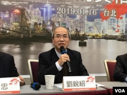 香港時事評論員、前《文匯報》駐北京記者劉銳紹（美國之音許寧攝影）