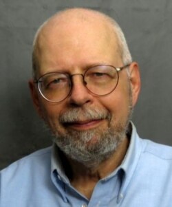 牛津互聯網研究所研究員、牛津大學高級講師布蘭克(Grant Blank)