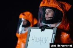 «ایمی ادمز» در فیلم «ورود» از «دنیس ویله نوو»