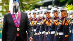 រូបឯកសារ៖ រដ្ឋមន្ត្រី​ក្រសួង​ការពារ​ប្រទេស​សហរដ្ឋ​អាមេរិក លោក Lloyd Austin ត្រួតពល​នៅ​ជំរំ​ទាហាន Camp Aguinaldo ក្នុង​ទីក្រុងQuezon ទីក្រុង​ម៉ានីល ប្រទេស​ហ្វីលីពីន ថ្ងៃទី៣០ ខែកក្កដា ឆ្នាំ២០២១។