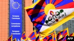 ཡུ་རོབ་མཐུན་ཚོགས་ཀྱི་ལས་ཁུངས་མདུན་དུ་ངོ་རྒོལ།