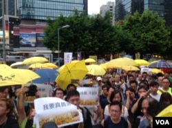 港人重返金鐘紀念雨傘革命兩週年(美國之音海彥拍攝)