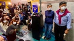 香港網媒《眾新聞》主筆楊健興（圖右）及總編輯李月華（圖中）1月3日會見傳媒，交待1月4日起停止運作的決定 (美國之音湯惠芸)