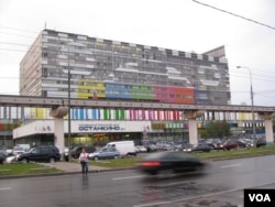 中俄两国媒体的合作也越来越密切。俄罗斯最大电视台，位于莫斯科北部的第一套电视节目大楼(美国之音白桦)。