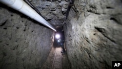2015-yilda El Chaponing kamerasi ostida qazilgan tunnel