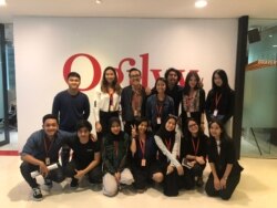 Maura Munaf bersama rekan-rekan saat magang di Indonesia (dok: Maura Munaf)