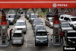 Motorists line up for fuel at a gas station of Venezuelan state-owned oil company PDVSA in Caracas, Venezuela, Sept. 21, 2017.